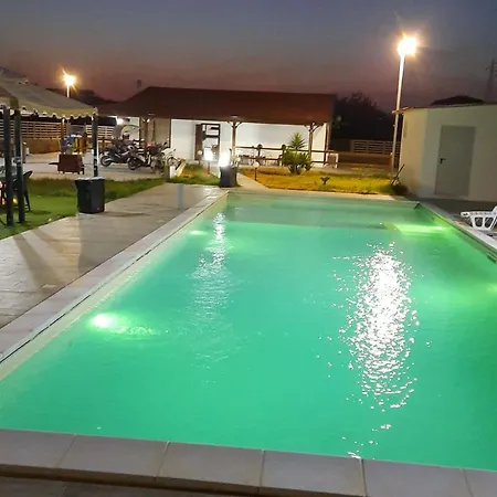 Con Piscina Дом отдыха Виттория